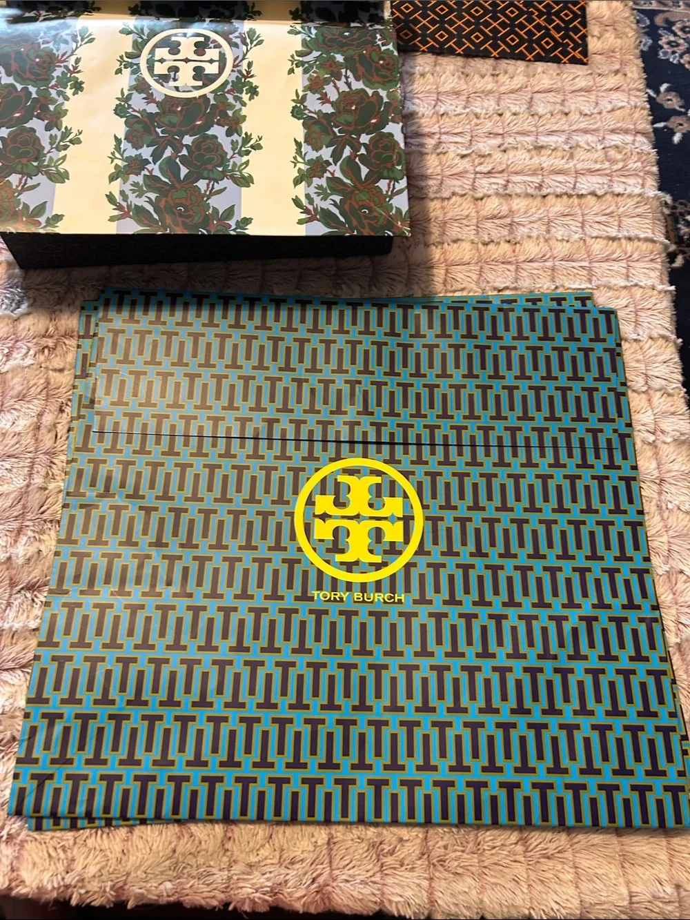 7 Tory Burch Multicolor bags & 1 gift box  8 items